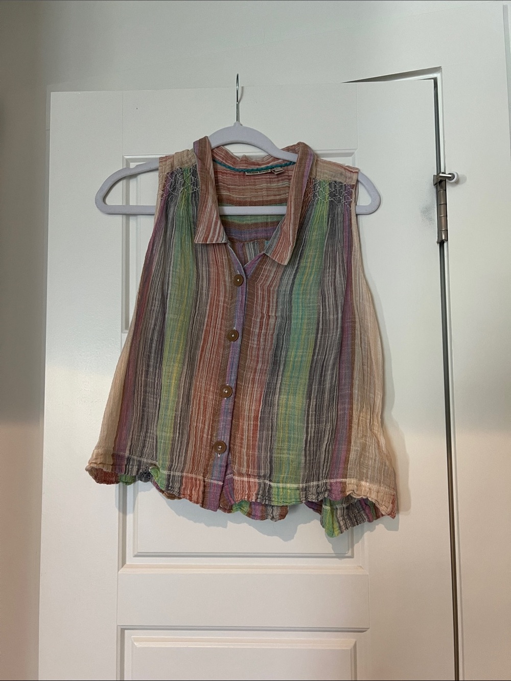 HOLDING HORSES Multicolor Striped Sleeveless Button-Front Blouse